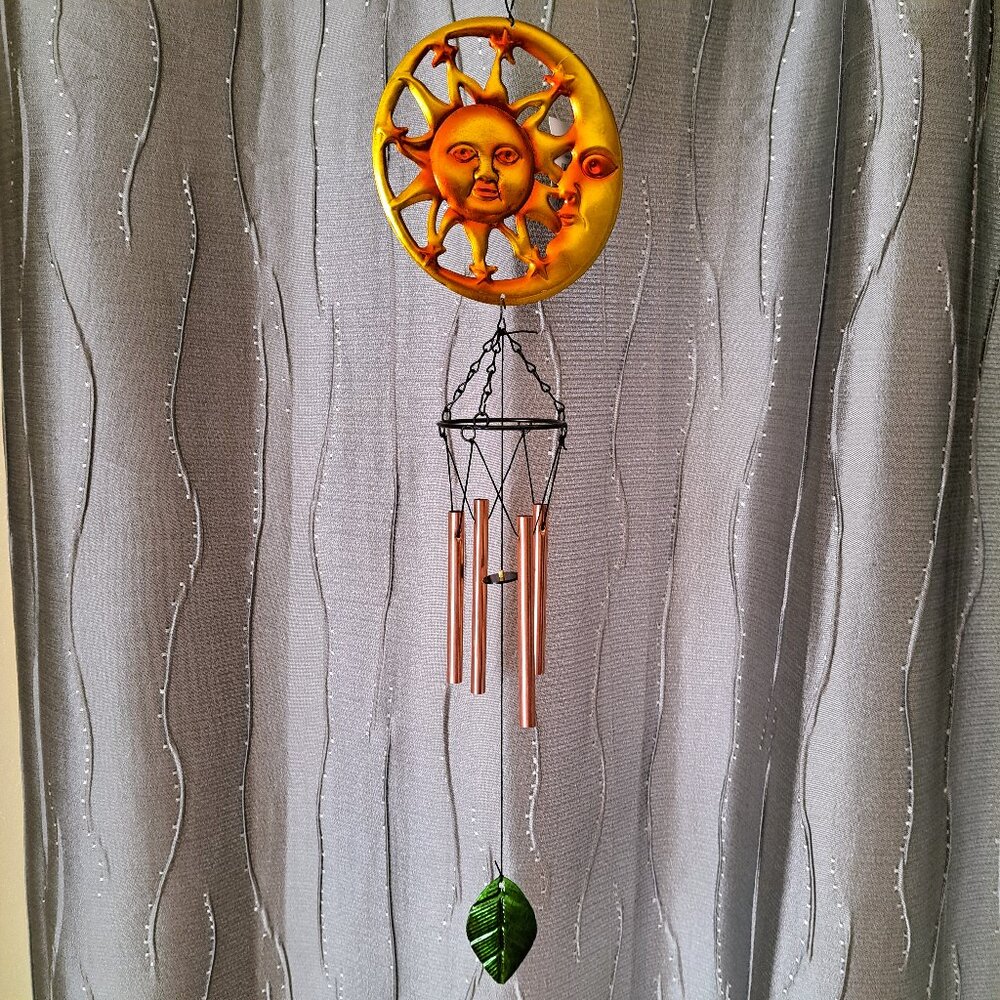 ✨ BUNDLE ✨ Set of 3 Whimsical Metal Wind Chimes - Sun/Moon, Butterfly & Peacock - Picture 4 of 7
